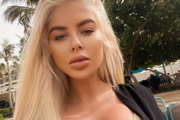 BUGARSKU PEVAČICU SRBI OBOŽAVAJU! Njenim fotografijama sa MORA ne može NIKO DA ODOLI: Pravi DINAMIT, sve puca!