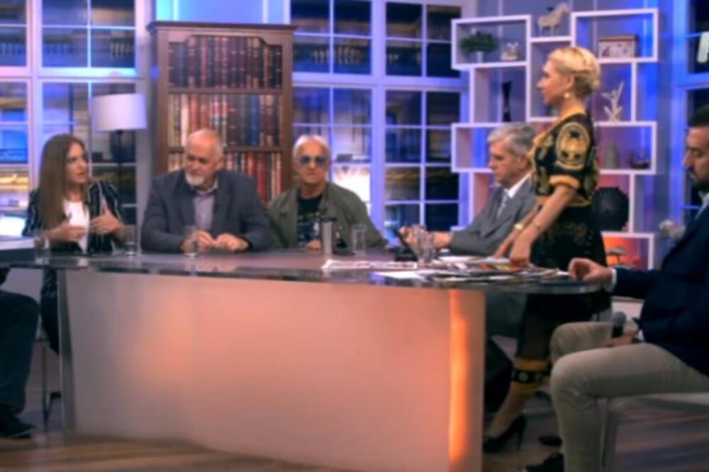 DOŠAO U POCEPANIM FARMERKAMA, BEZ ZUBA NA VLAST: Milica Zavetnica ISPLJUVALA Čedu Jovanovića, neće joj ostati DUŽAN