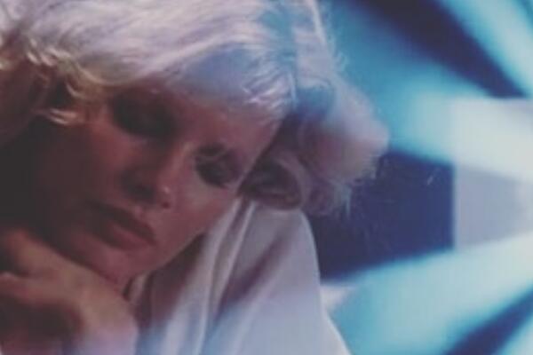 Pamtimo njene ŠKAKLJIVE scene, bolovala je od mentalne bolesti, a i u sedmoj deceniji izgleda BESPREKORNO! (FOTO)