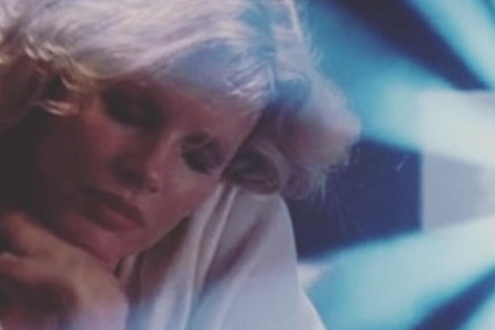 Pamtimo njene ŠKAKLJIVE scene, bolovala je od mentalne bolesti, a i u sedmoj deceniji izgleda BESPREKORNO! (FOTO)