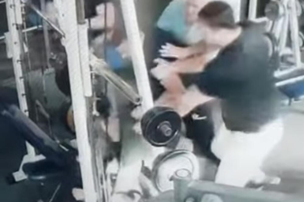 VLASNIK TERETANE U BORČI BRUTALNO PRETUČEN DOK JE VEŽBAO: Nikolu su oborili na POD i šutirali ga po GLAVI! VIDEO