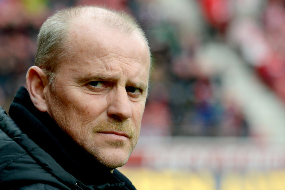 SMENILI TRENERA KOLO PRE KRAJA PRVENSTVA: Legendarni stručnjak se vratio da spasi klub od ispadanja iz Bundeslige!