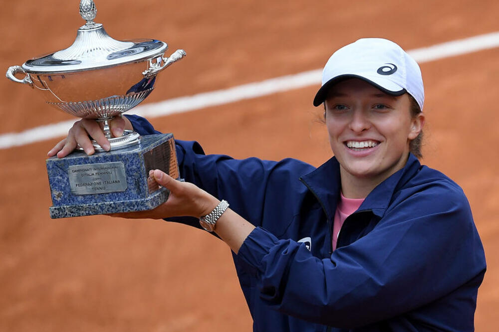 ŠVJONTEK UNIŠTILA PLIŠKOVU: Poljakinja u finalu Rima nije dopustila rivalki ni gem da osvoji (FOTO)