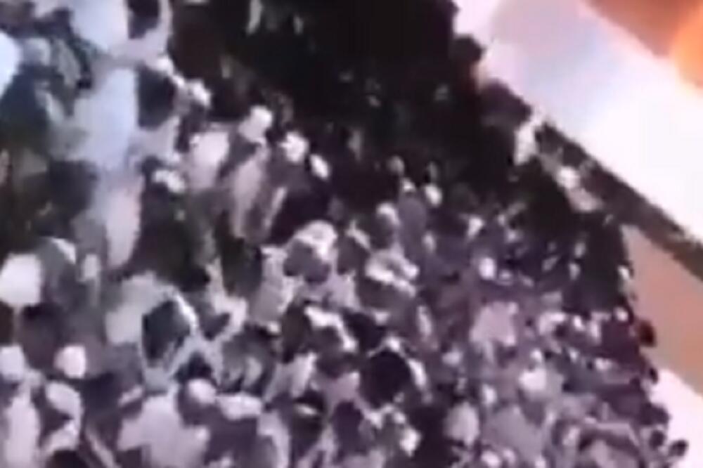 STRAVIČNA NESREĆA U SINAGOGI NA ZAPADNOJ OBALI: Desetine povređenih, LJUDI PADALI KAO POKOŠENI! (VIDEO)