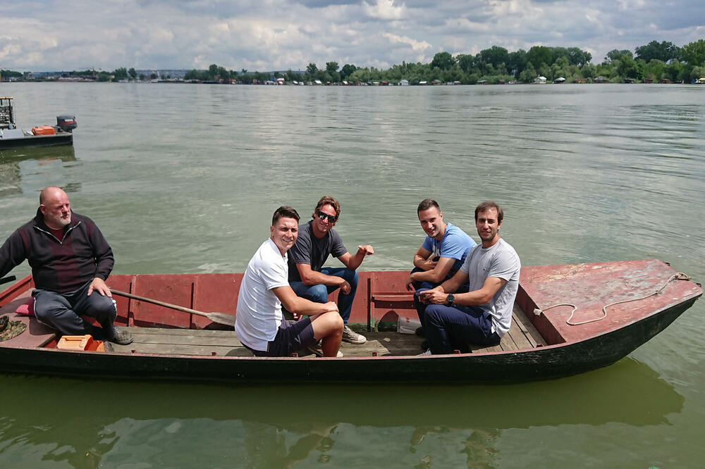 NALBANDIJAN I KECMANOVIĆ OBOŽAVAJU REKU: Majske dane provode radno, ali imaju vremena i za uživanje (FOTO)