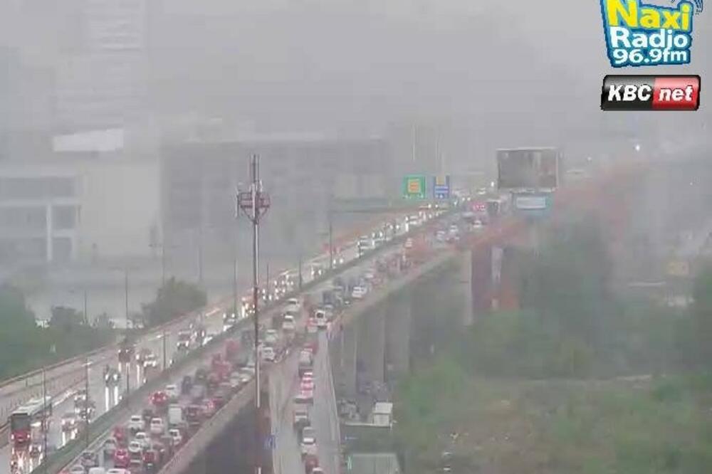 HAOS U BEOGRADU POSLE JAKOG PLJUSKA! Nesreća paralisala saobraćaj kod Trošarine