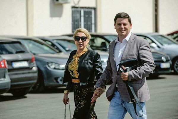 NJENO ZANIMANJE JE DA BUDE 'JOVANA JEREMIĆ'! VODITELJKA UHVAĆENA NA RUČKU SA MUŽEM: Đavo joj ni tada nije DAO MIRA!