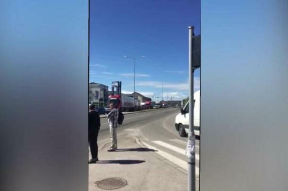 OPET KOLAPS U BEOGRADU: Gužva iz pravca Batajnice ka Pupinovom mostu, narod izlazi iz autobusa i ide PEŠKE! VIDEO