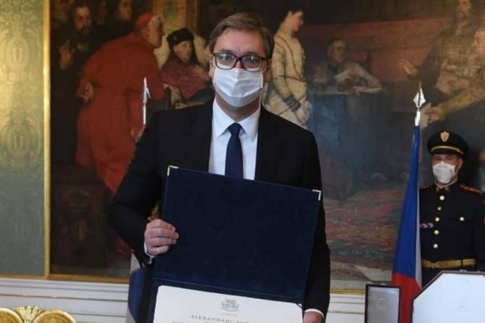 HUAN KARLOS PRVI, ŽAK ŠIRAK I DANAS VUČIĆ: Predsednik Srbije dobio Orden belog lava u Češkoj! (FOTO)
