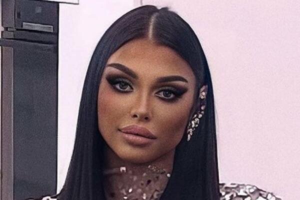 OVO JE VEĆ OPASNO ZABRINJAVAJUĆE! MAJU MARINKOVIĆ PONOVO RASKRINKALI: Zar je ovoliko opsednuta? MORBIDNO (FOTO)