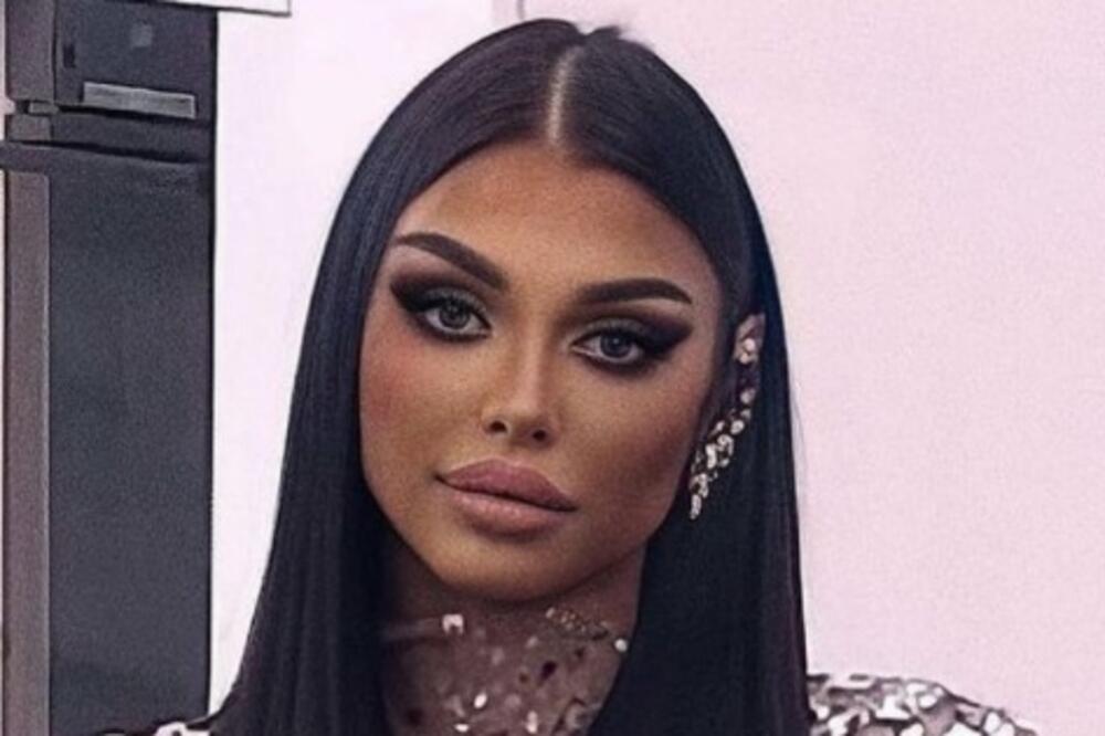 OVO JE VEĆ OPASNO ZABRINJAVAJUĆE! MAJU MARINKOVIĆ PONOVO RASKRINKALI: Zar je ovoliko opsednuta? MORBIDNO (FOTO)