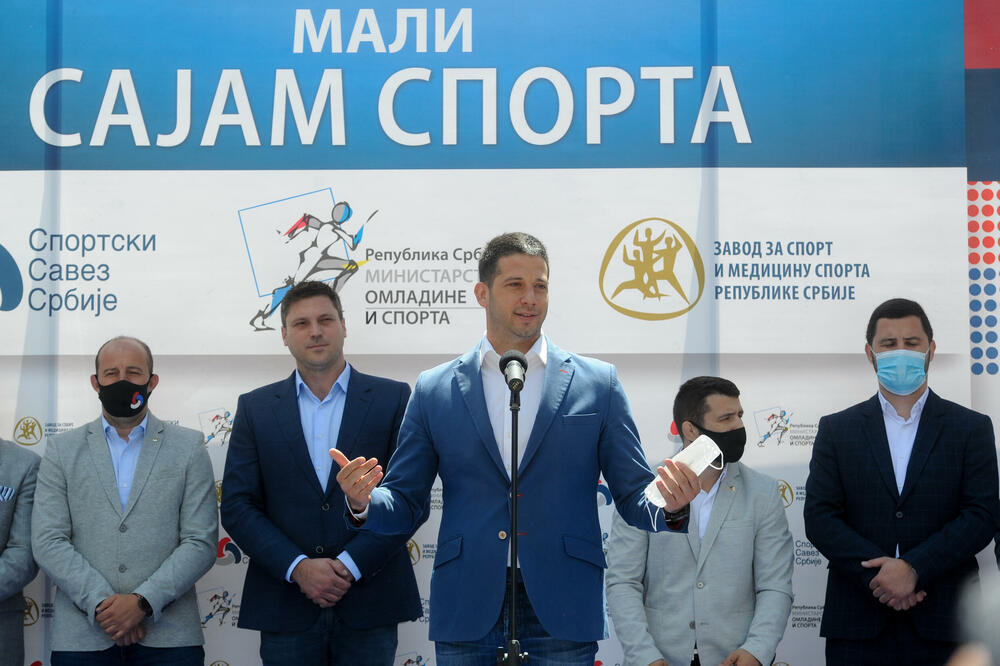 VANJA UDOVIČIĆ OTVORIO MALI SAJAM SPORTA U PANČEVU: Put do medalja počinje izlaskom na teren u svom mestu!