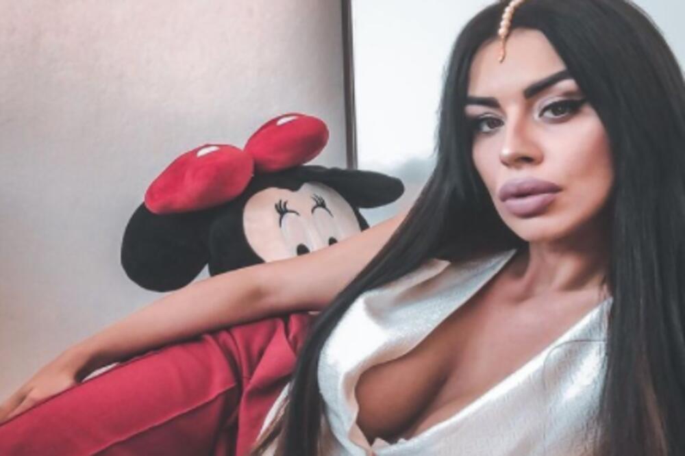 ZERINA HEĆO UHVAĆENA SA BIVŠIM ZADRUGAROM: Osamili se u liftu, ONA PUCA OD DOBROG IZGLEDA, opustili se! (FOTO)