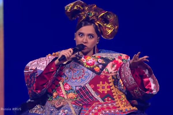 RUSI OSUDILI NJIHOVU OVOGODIŠNJU PREDSTAVNICU ZBOG NJENOG PRAVOG POREKLA: Ogorčeni osuli paljbu po njoj! (FOTO)