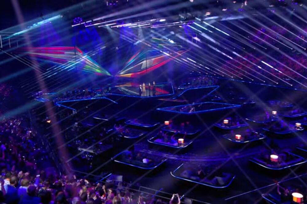 PRVA EVROVIZIJA U DOBA PANDEMIJE, A U PUBLICI NIKO NE NOSI MASKU: Studio gori od atmosfere, MNOGI ZABRINUTI! (FOTO)