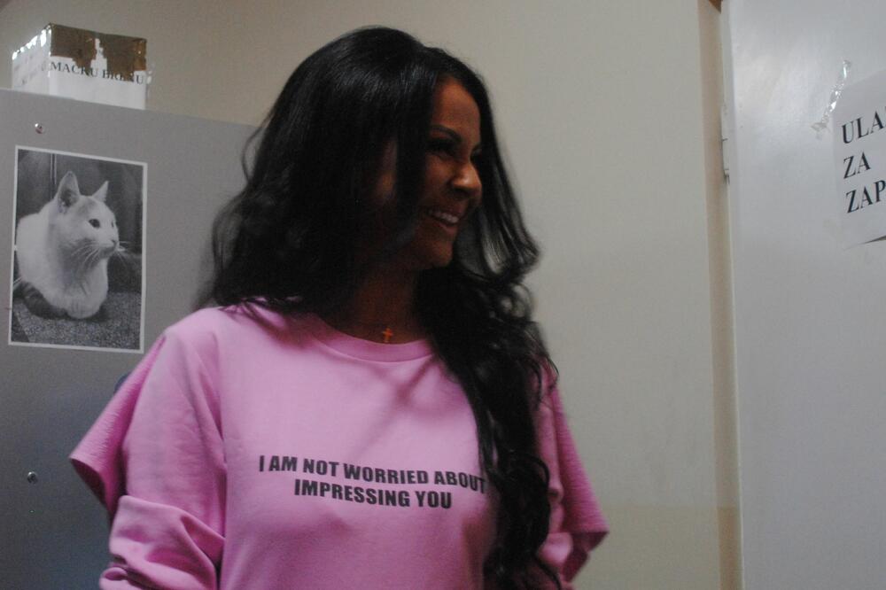 SVAKA MU ČAST! SIN USPEŠNE SRPKINJE RADI POŠTENO KAO MOLER, a ovo je POZADINA: Nije ga viđala, a onda...