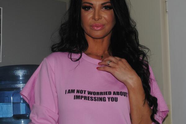 ZBOGOM SILIKONI! TINA IVANOVIĆ SE POZDRAVILA SA SVOJIM VEŠTAČKIM GRUDIMA I USNAMA: Uporedila sebe sa MAJMUNOM!