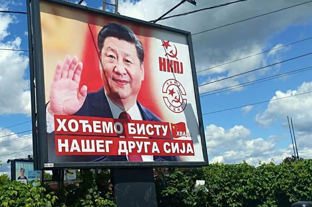SRPSKI KOMUNISTI SE ZAHVALILI KINI: Postavili BILBORDE sa likom SI ĐIPINGA i imaju JAKU PORUKU! (FOTO)