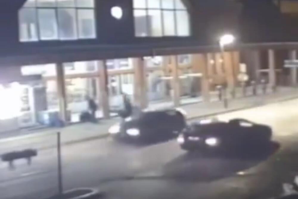 TEŠKA SAOBRAĆAJNA NESREĆA U PRIBOJU: Dok je PRETRČAVAO ulicu, auto se DIREKTNO ZAKUCAO u njega (UZNEMIRUJUĆI VIDEO)