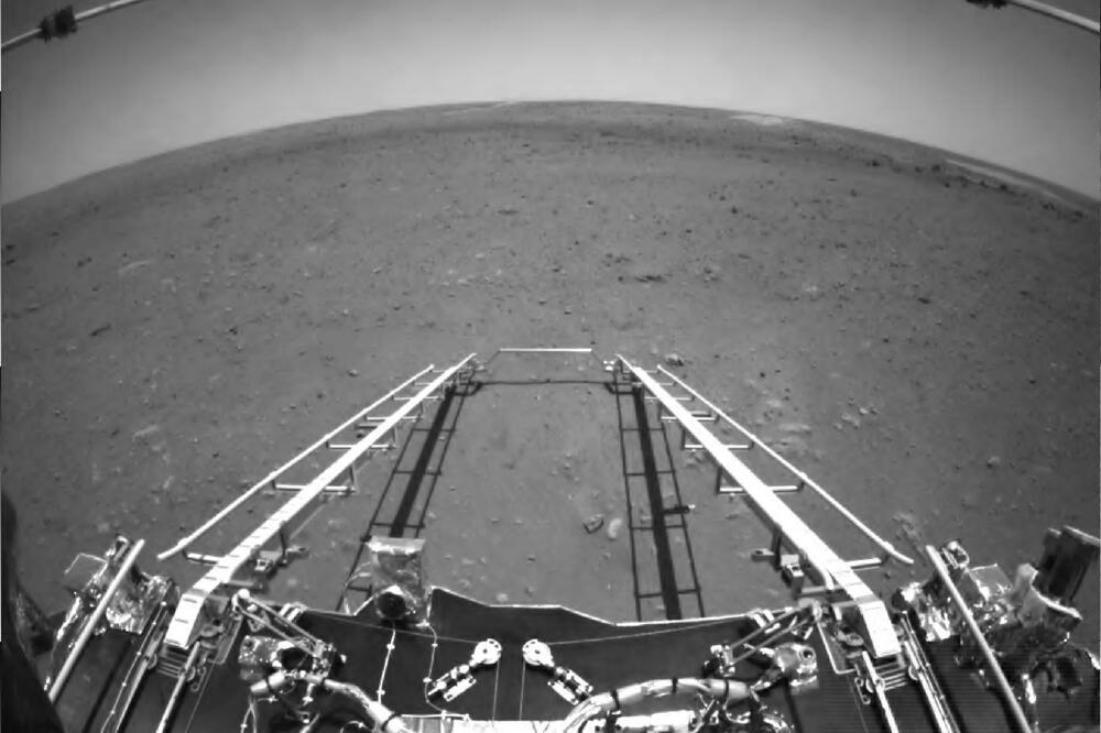 VELIKA PREKRETNICA ZA ČOVEČANSTVO SE UPRAVO DOGODILA! Kinezi objavili prve fotografije sa Marsa! (FOTO)