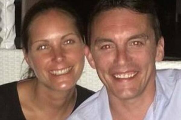 VIDELA 3 SLIKE MUŽA NA FEJSBUKU I NAKON 17 GODINA BRAKA GA JE OSTAVILA: Zbog 1 STVARI će se kajati zauvek!