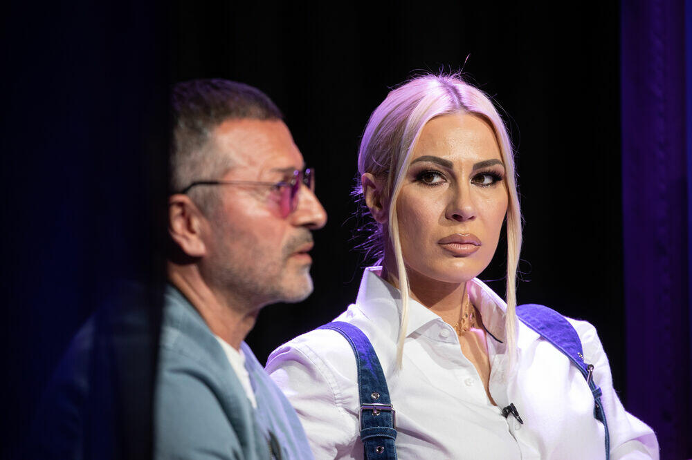 "ODVRATNA SI!" SVAĐA VESNE I ĐOLETA ĐOGANIJA PREPLAVILA INTERNET: Njihov odnos potpuno RASKRINKAN, razilaze se!