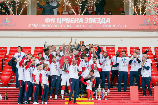 BORJAN PODIGAO PEHAR: Vatromet na 'Marakani', počelo slavlje 32. titule! (FOTO)