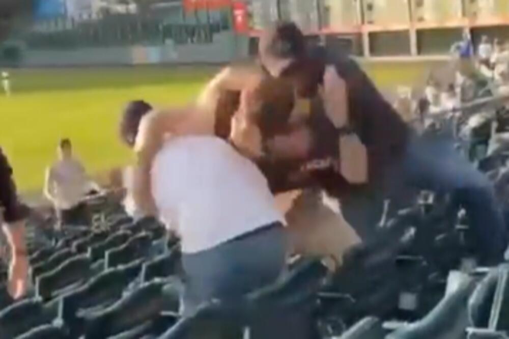 TUČA NAVIJAČA NA BEJZBOL UTAKMICI! Zaraćene strane morala da razdvaja policija (VIDEO)