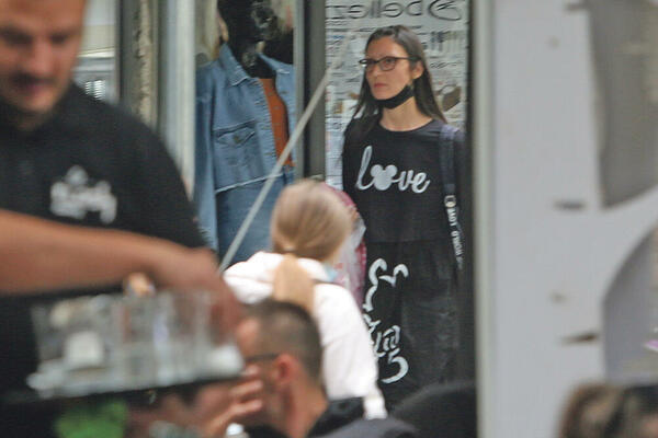 PRVE FOTKE! KAO SENKA PROLAZI ULICAMA KRALJEVA! Kristijanova žena van sebe zbog prevare, BLEDA i ISPIJENA!