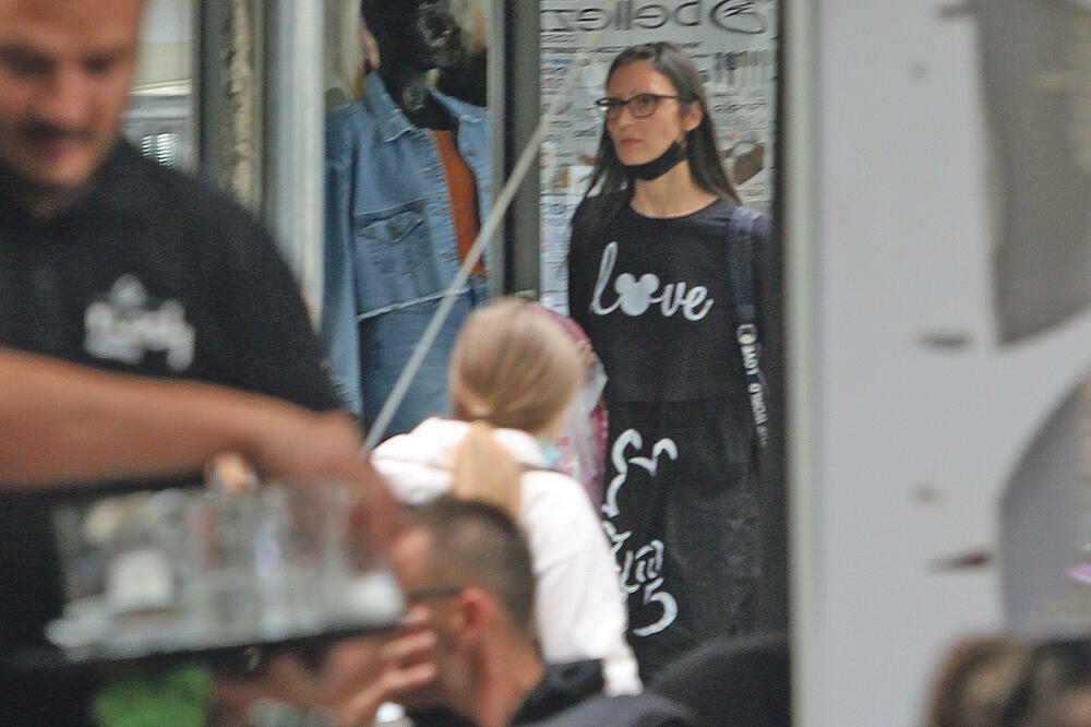 PRVE FOTKE! KAO SENKA PROLAZI ULICAMA KRALJEVA! Kristijanova žena van sebe zbog prevare, BLEDA i ISPIJENA!