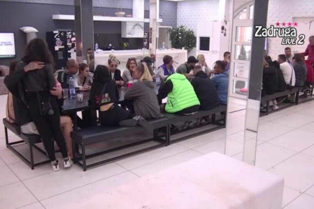 FRANA IZDALI I DEVOJKA I DRUG! Ša pronašao drugu devojku za RAZONODU, zadrugari primetili da se MUVAJU!