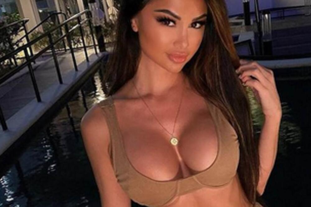 PREDSTAVLJAMO VAM NAJVRELIJU ITALIJANKU! Kao da ju je Mikelanđelo vajao: Ogromne grudi i pozadina PARAJU OČI!(FOTO)