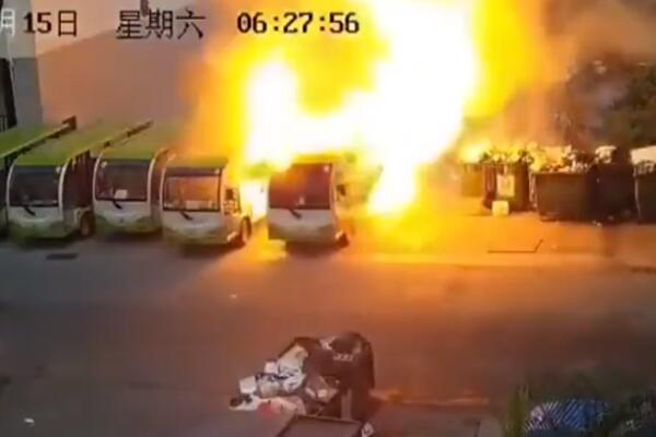 PREVRNUO SE I ZAPALIO MINIBUS NA ISTOKU TURSKE! Najmanje 12 osoba je poginulo, dok je 20 povređeno