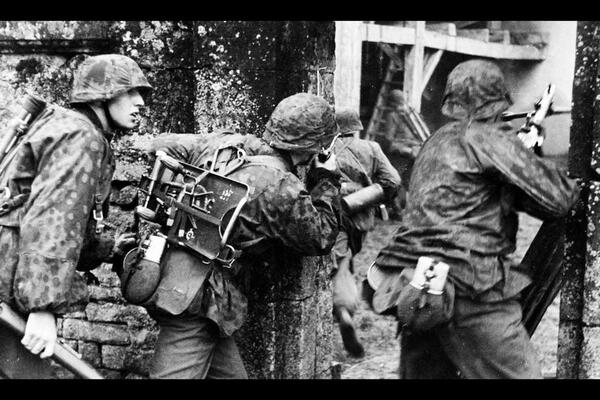 PRIČA O BRAĆI KOJA SU BEŽALA OD NACISTA: Veslali KAJAK 56 sati preko BURNOG MORA!