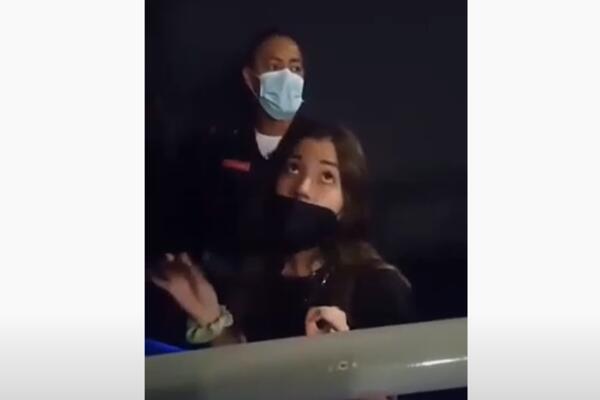 TRAŽIO OD DEVOJKE DA SPUSTI NOGE, PA USLEDILA BURNA REAKCIJA: Trunućete u zatvoru bar 80 godina ili duže! (VIDEO)