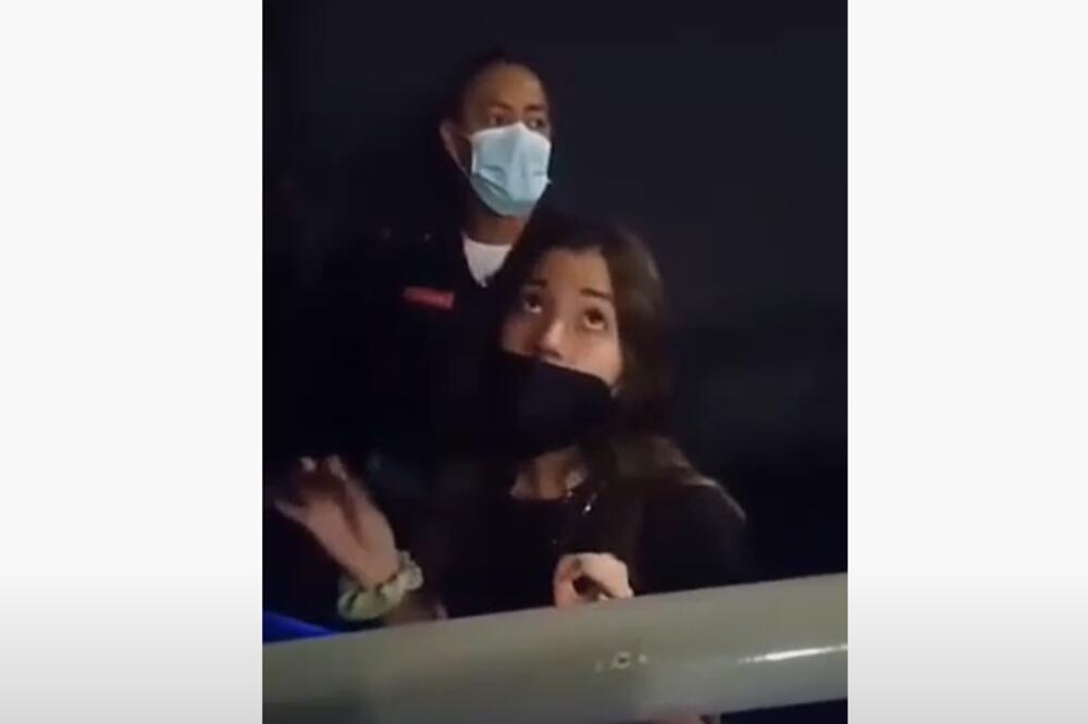 TRAŽIO OD DEVOJKE DA SPUSTI NOGE, PA USLEDILA BURNA REAKCIJA: Trunućete u zatvoru bar 80 godina ili duže! (VIDEO)