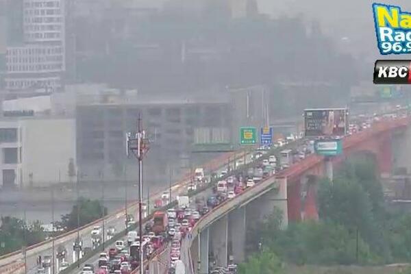 TEŽAK UDES KOD GAZELE: Blokiran je prilaz, automobili TOTALNO UNIŠTENI!