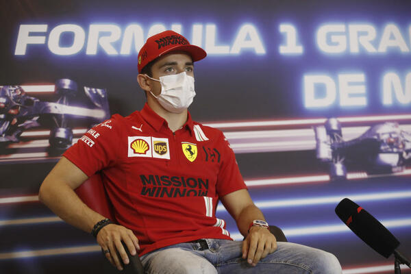 LEKLER NAPRAVIO VELIKU ŠTETU: Niko nije mogao da veruje šta je uradio vozač Ferarija! (VIDEO)