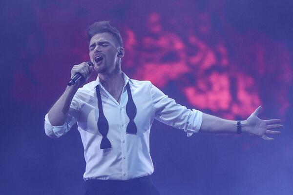 DA LI JE ON NAJLEPŠI UČESNIK IKADA!? ŽENE POLUDELE ZA TAKMIČAREM ESTONIJE: Pogledajte njegove fotke iz bazena!