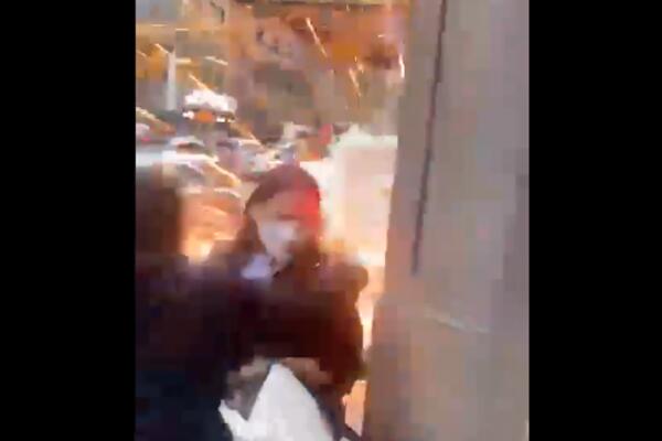 EKSPLOZIJA U NJUJORKU NA DEMONSTRACIJAMA PROTIV RATA NA BLISKOM ISTOKU: Ljudi su se razbežali, užas (VIDEO)