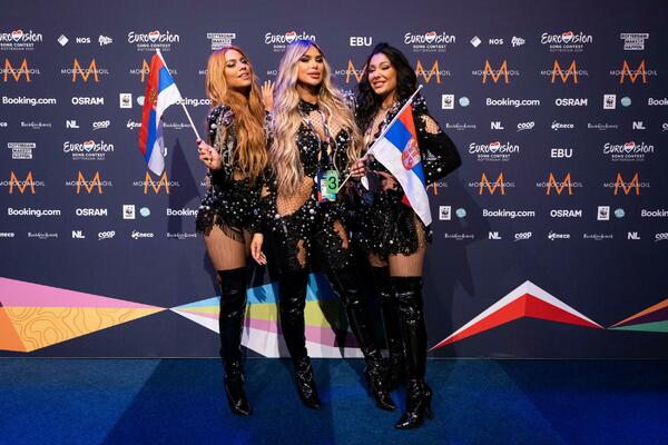 "SRBIJA NUDI PUNO BOTOKSA I SILIKONA TO JE SIGURNO"! Na Holandskoj televiziji ponižavaju Hurikejn, TVITER GORI!