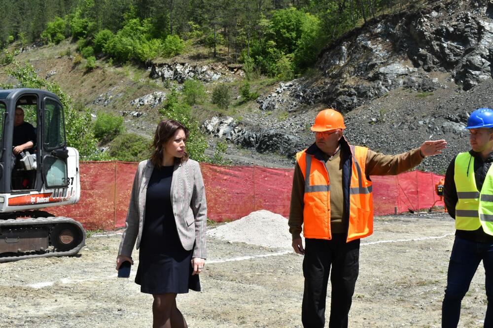 VUJOVIĆ OBIŠLA VINČU: Na staroj deponiji se više ne odlaže otpad i ona će biti sanirana