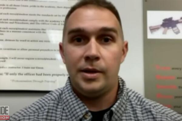 POLICAJCA HOLTA KOLEGE ZOVU SUPERMEN! Podigao je automobil od dve tone da bi spasio ŽENU! (VIDEO)