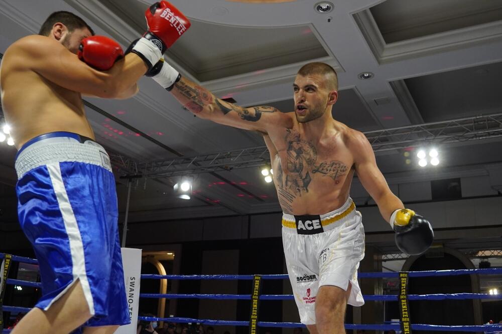 RAŽNATOVIĆ U DRUGOJ RUNDI PATOSIRAO GRUZINA: Udarao je jako, ali ja udaram jače! (FOTO)