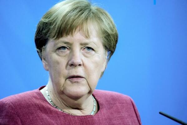 OTKRIVEN SKANDAL NEVEROVATNIH RAZMERA: Tiče se Angele Merkel!