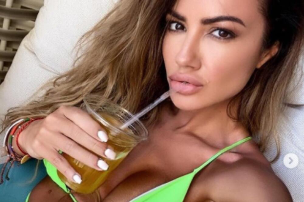 VATRENOJ BIVŠOJ MODELSICI SEVNULO SVE! SNIMALA SE BEZ DONJEG VEŠA I OMAŠILA: Previše povukla trenerku