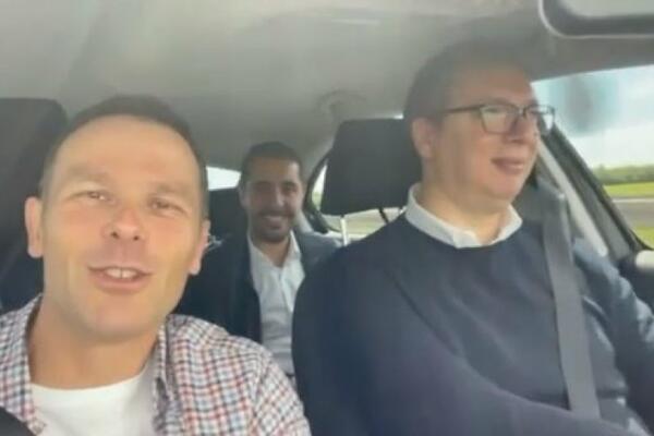 VUČIĆ VOZI, PORED NJEGA SINIŠA MALI, POZADI TOMA MOMIROVIĆ: A možete li da pogodite ko je 4. putnik? (VIDEO)