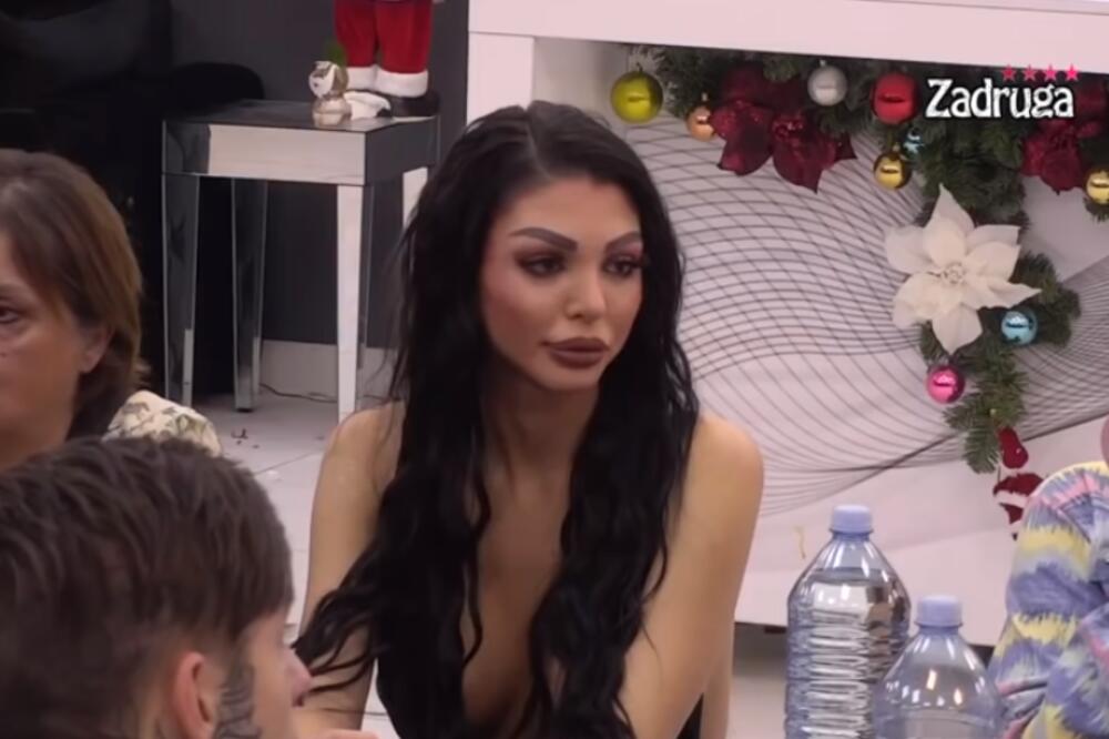 BEZ CENZURE! MAJA MARINKOVIĆ SE PRESVLAČILA, ALI JE ZABORAVILA NA KAMERE: Videlo se sve što nije trebalo! (VIDEO)