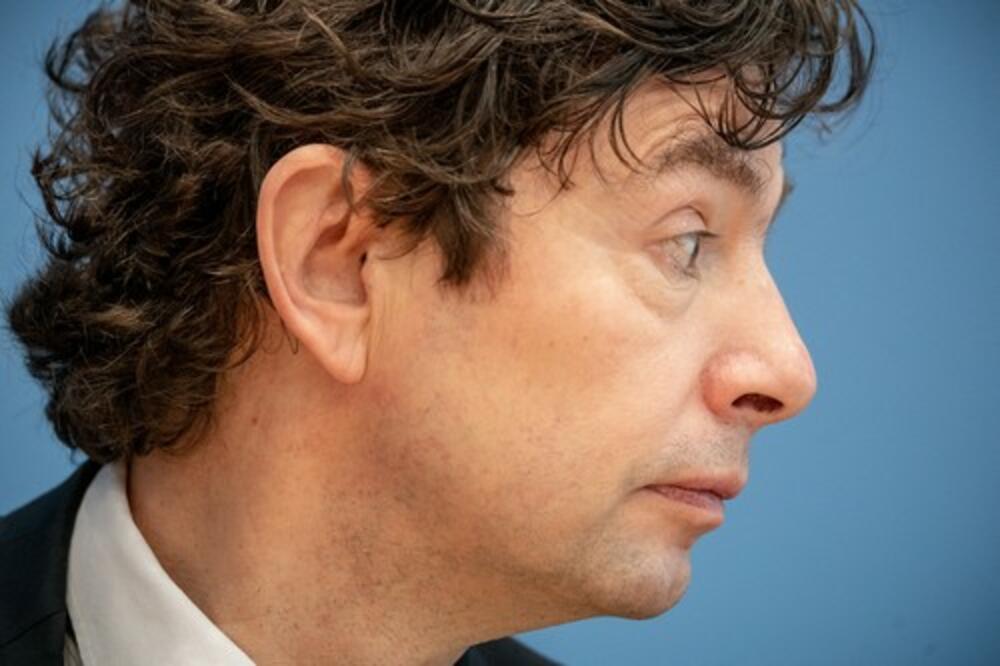 PRESEO MU ODMOR SA PORODICOM: Napadnut čuveni virusolog!