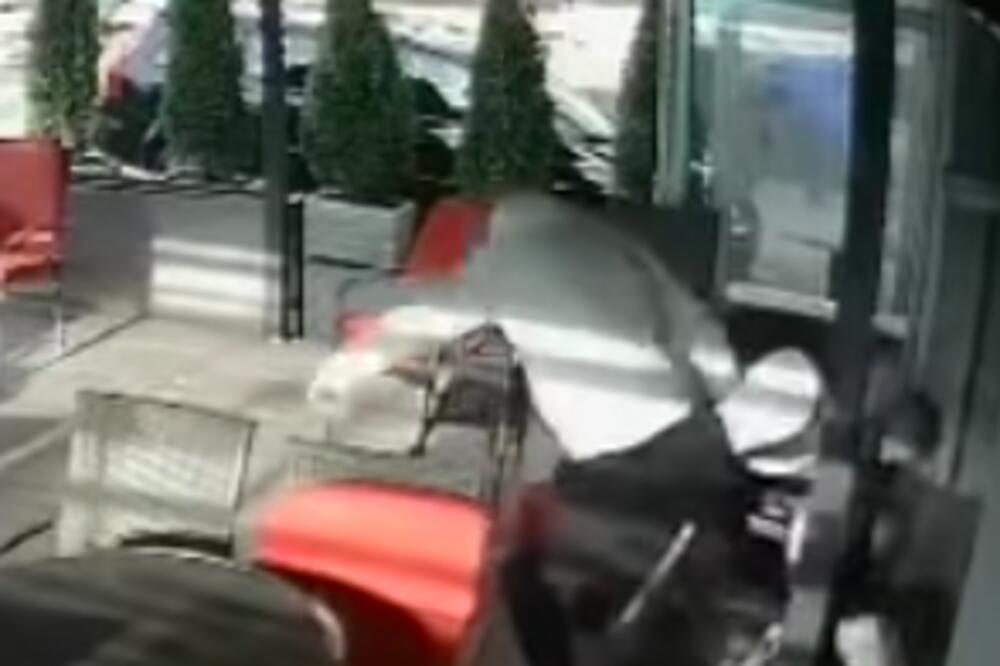 SNIMLJENO JEZIVO PREBIJANJE U SRPSKOM GRADU! Sve je počelo u BAŠTI RESTORANA (VIDEO)